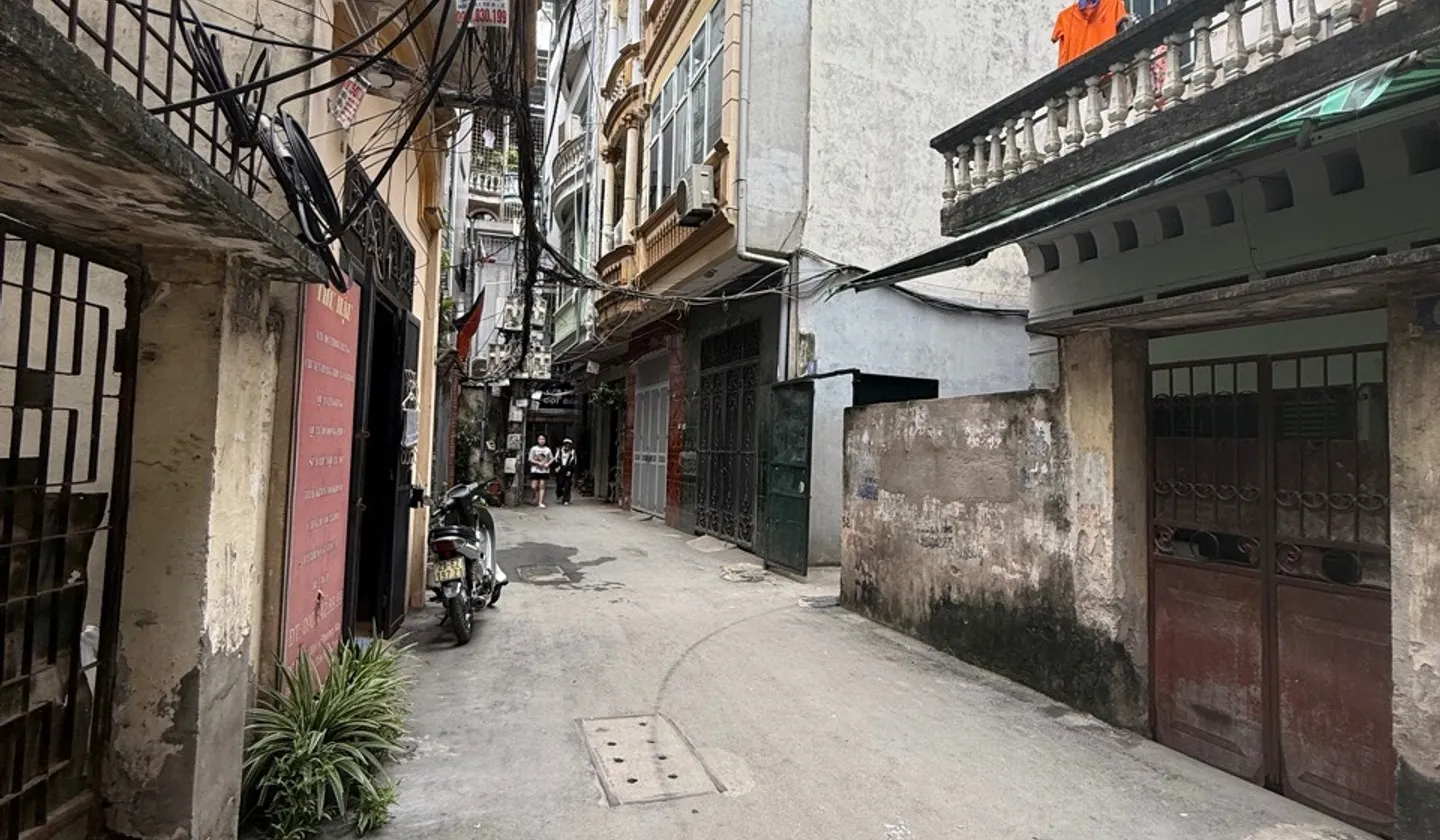 Nhà 3 Tầng Rộng Rãi Tặng Kèm Đất Vàng Trung Tâm Đống Đa
 gần ĐH Y-ĐH NGÂN HÀNG
👉BÁCH-KINH-XÂY... Bán nhà riêng tại Kim Liên, Hà Nội 01