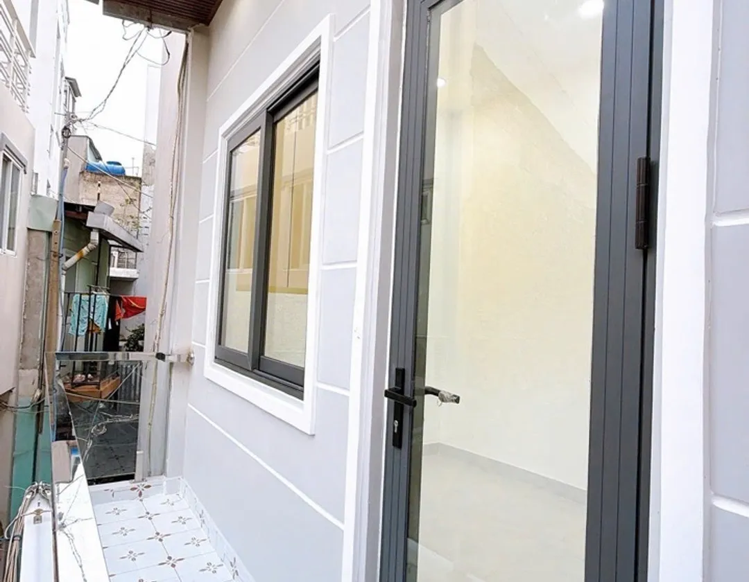 Bán nhà 2 tầng, 13.6m2, phường Xóm Chiếu, Quận 4, giá nhỉnh 2.x tỷ... Bán nhà riêng tại Xóm Chiếu, Hồ Chí Minh 01