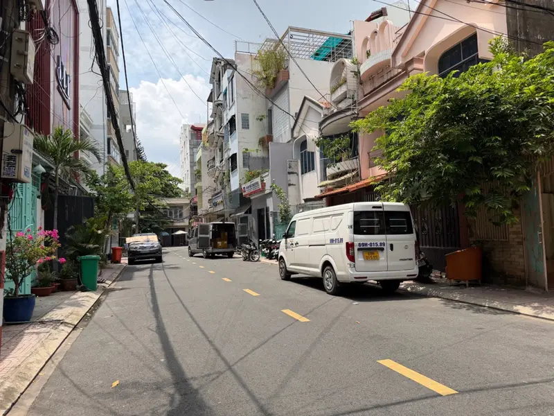 Biệt thự 4 tầng mặt phố rộng rãi ở Tân Bình... Bán nhà mặt phố tại Bảy Hiền, Hồ Chí Minh 01