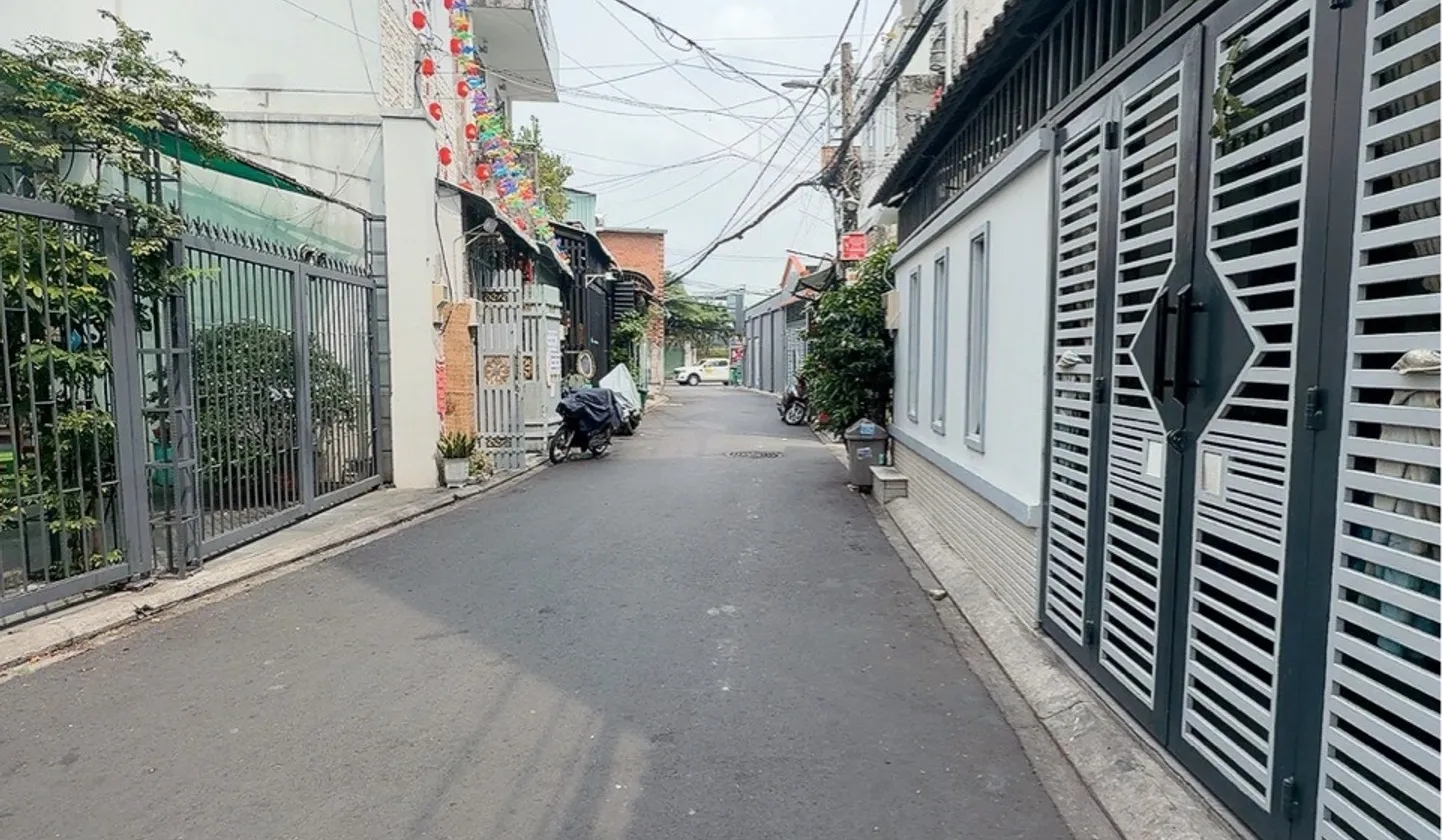 Nhà 2 tầng gần chợ Thủ Đức - Không gian sống lý tưởng... Bán nhà riêng tại Linh Xuân, Hồ Chí Minh 01