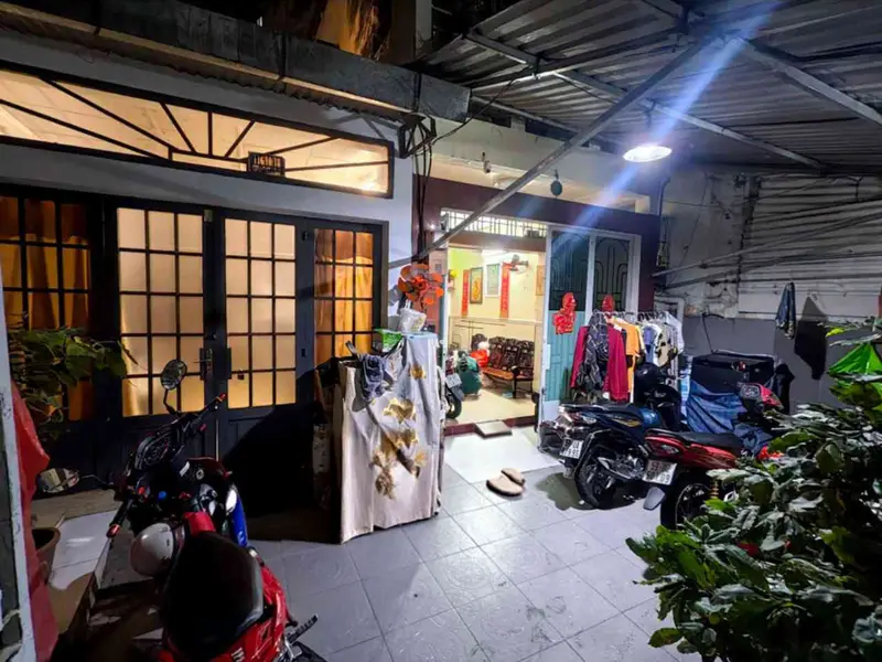 Nhà 5 phòng ngủ rộng rãi tại Hòa Hưng giá hấp dẫn... Bán nhà riêng tại Hòa Hưng, Hồ Chí Minh 01