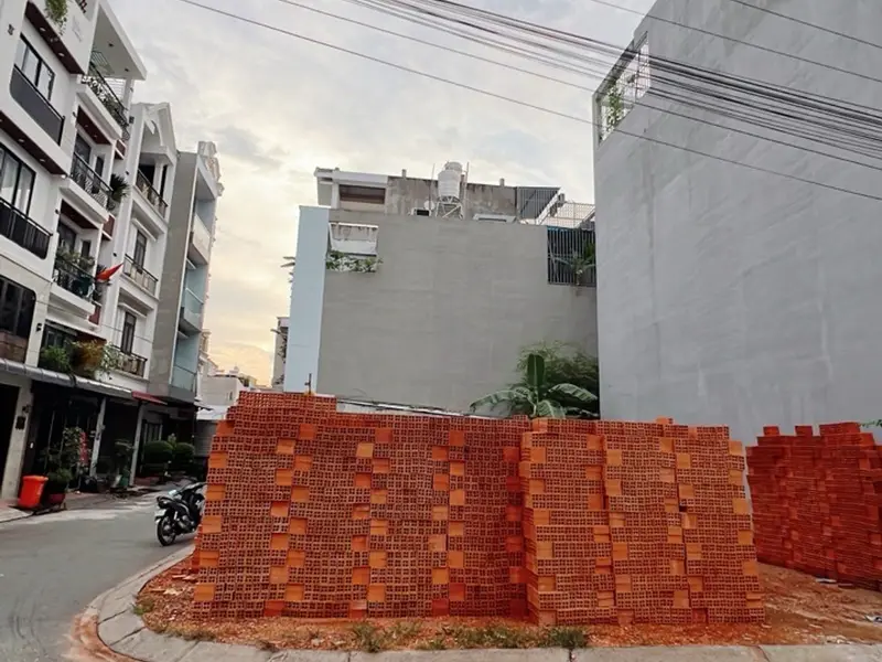 BÁN GẤP LÔ GÓC 2MT 5 X 12 - KDC ĐỒNG BỘ - ĐƯỜNG 7M - GẦN AEON MAIL TÂN PHÚ- CHỈ 5.4 T... Bán đất tại Bình Hưng Hòa, Hồ Chí Minh 01