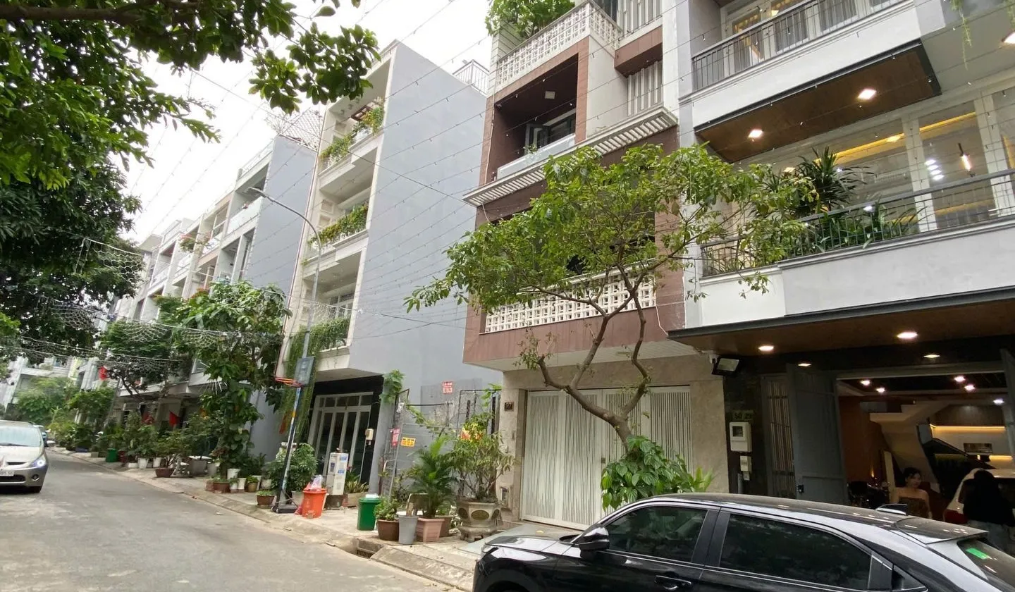 Nhà Phố Quận 7 Sang Trọng Có Gara Ô Tô & Thang Máy... Bán nhà mặt phố tại Tân Mỹ, Hồ Chí Minh 01