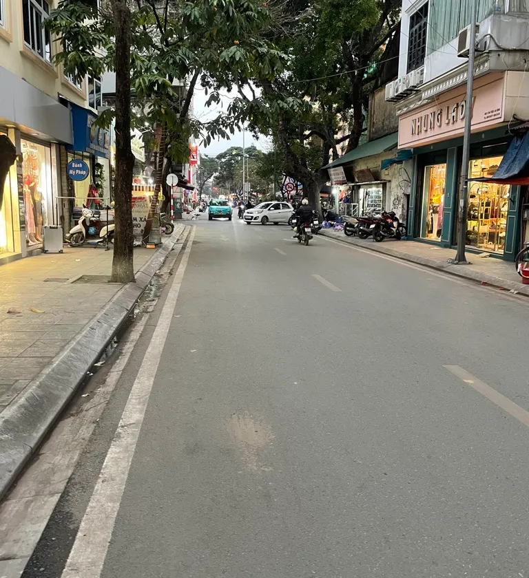Nhà mặt phố Bà Triệu - Kinh doanh thỏa thích, nội thất sang xịn... Bán nhà mặt phố tại Hà Đông, Hà Nội 01