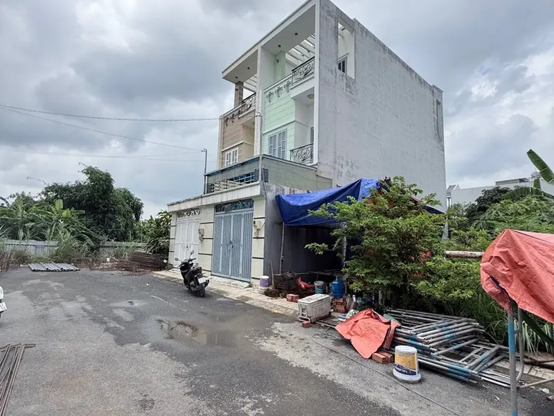 Bán nhà 3 tầng 4 phòng ngủ khu Trường Lưu giá 5,4 tỷ... Bán nhà riêng tại Long Trường, Hồ Chí Minh 01