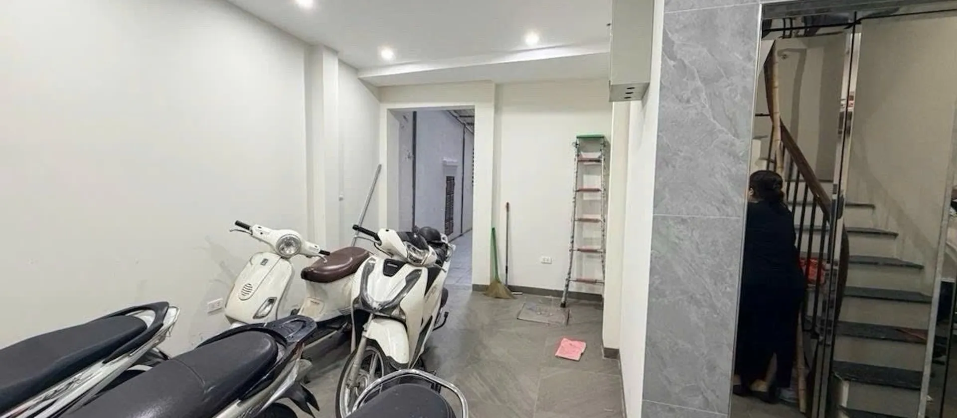 Bán nhà 6 tầng có thang máy tại Đống Đa, gần hồ lớn, thích hợp kinh doanh căn hộ dịch vụ... Bán nhà riêng tại Văn Miếu - Quốc Tử Giám, Hà Nội 01