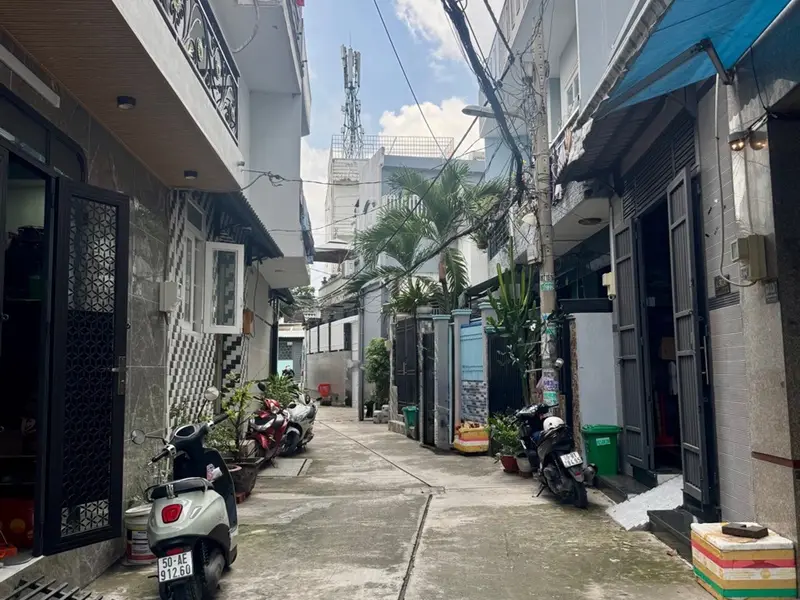 Bán nhà riêng 2 phòng ngủ tại phường An Lạc, trung tâm khu vực với hẻm ô tô thông thoáng... Bán nhà riêng tại An Lạc, Hồ Chí Minh 01