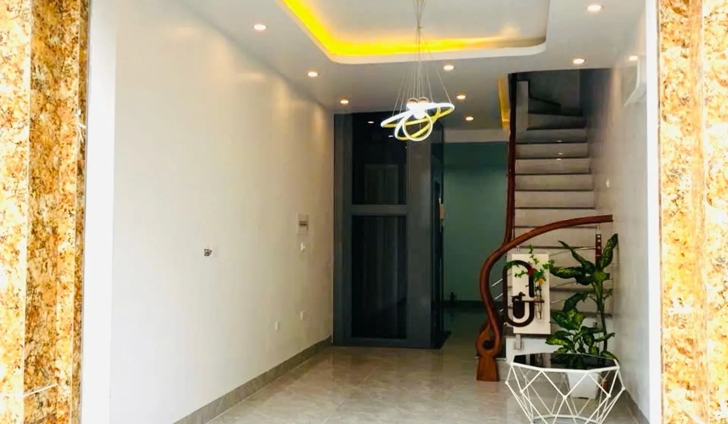 Nhà 4 tầng có thang máy ngay trung tâm Hà Đông, 6 phòng ngủ rộng rãi... Bán nhà riêng tại Hà Đông, Hà Nội 01