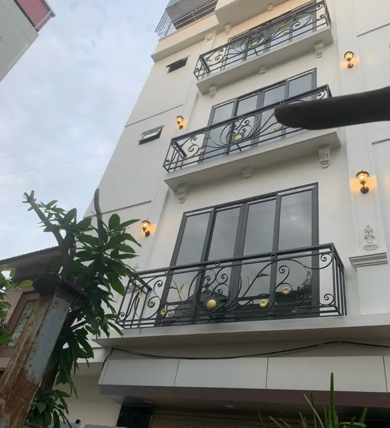 VIP THỤY PHƯƠNG – NHÀ ĐẸP Ở LUÔN
2 MẶT THOÁNG – VIEW SÔNG HỒNG – GẦN PHỐ... Bán nhà riêng tại Đông Ngạc, Hà Nội 01