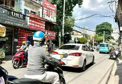 Nhà 116m2, hẻm ô tô sát mặt tiền Ngô Tất Tố, giáp Q1. Cách TTHC mới 1 cây cầu, nhà cũ tiện xây mới... Bán owner_side tại Thạnh Mỹ Tây, Hồ Chí Minh 01