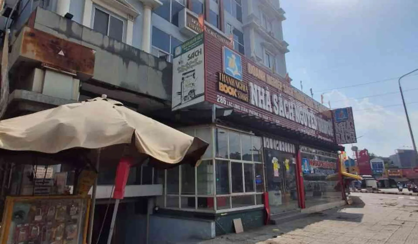 Nhà mặt phố sầm uất ngay vòng xoay Đầm Sen giá hấp dẫn... Bán nhà mặt phố tại Bình Thới, Hồ Chí Minh 01