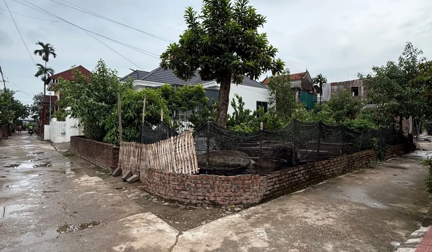 LÔ GÓC, 2 MẶT NGÕ Ô TÔ

 Đường vào rất thuận tiện ô tô vào tận đất... Bán đất tại Văn Giang, Hưng Yên 01