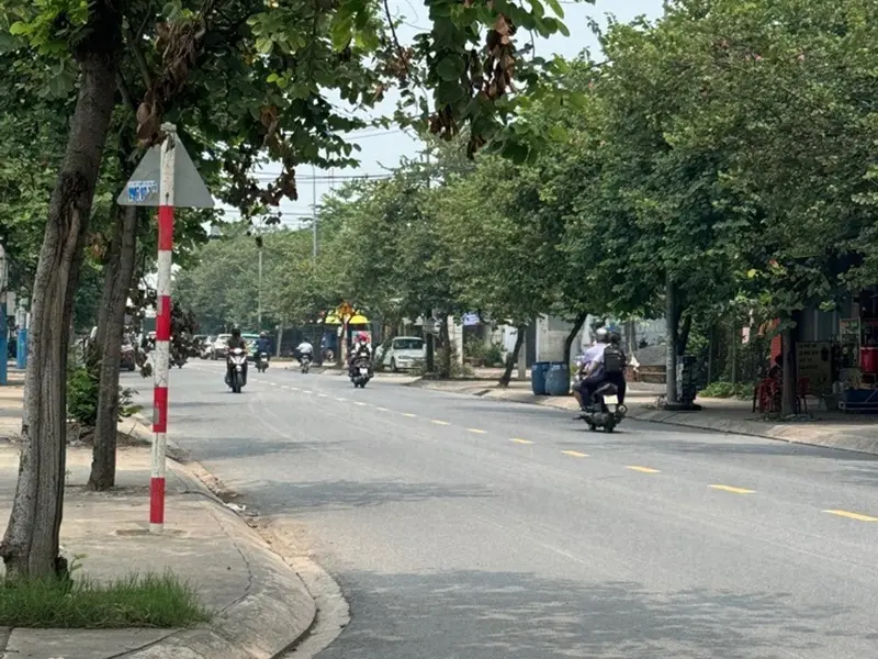 Mua Bán nhà khu vực Đông Chiêu A phù hợp làm biệt thự nghỉ dưỡng hoặc CHDV, hẻm xe tải thông... Bán nhà riêng tại Dĩ An, Hồ Chí Minh 01