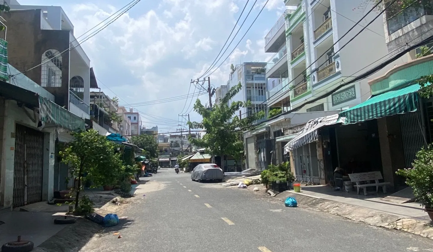 Bán nhà góc 2 mặt tiền Quận 6, gần chợ Hồ Trọng Quý giá 23 tỷ... Bán nhà mặt phố tại Bình Phú, Hồ Chí Minh 01