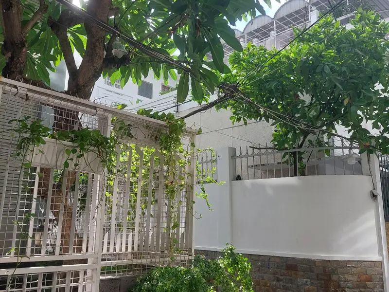 MỘT NGÔI NHÀ ĐẸP.
HXH THÔNG - SẠCH SẼ THOÁNG MÁT TRÊN ĐƯỜNG TRẦN BÌNH TRỌNG Q5
Dt: 7.8 x13.8 
5PN/5... Bán nhà riêng tại Chợ Quán, Hồ Chí Minh 01