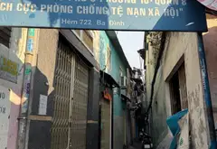 Nhà mới 3 tầng Ba Đình có sân rộng, 4 phòng ngủ tiện nghi... Bán nhà riêng tại Chánh Hưng, Hồ Chí Minh 02