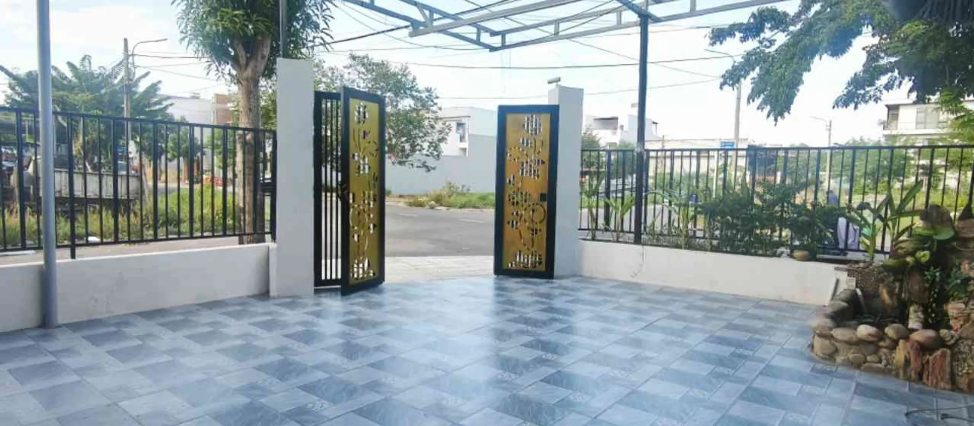 Bán nhà góc 2 mặt tiền La Bông vị trí đắc địa, giá siêu hấp dẫn chỉ 4,55 tỷ... Bán nhà mặt phố tại Hòa Tiến, Đà Nẵng 01