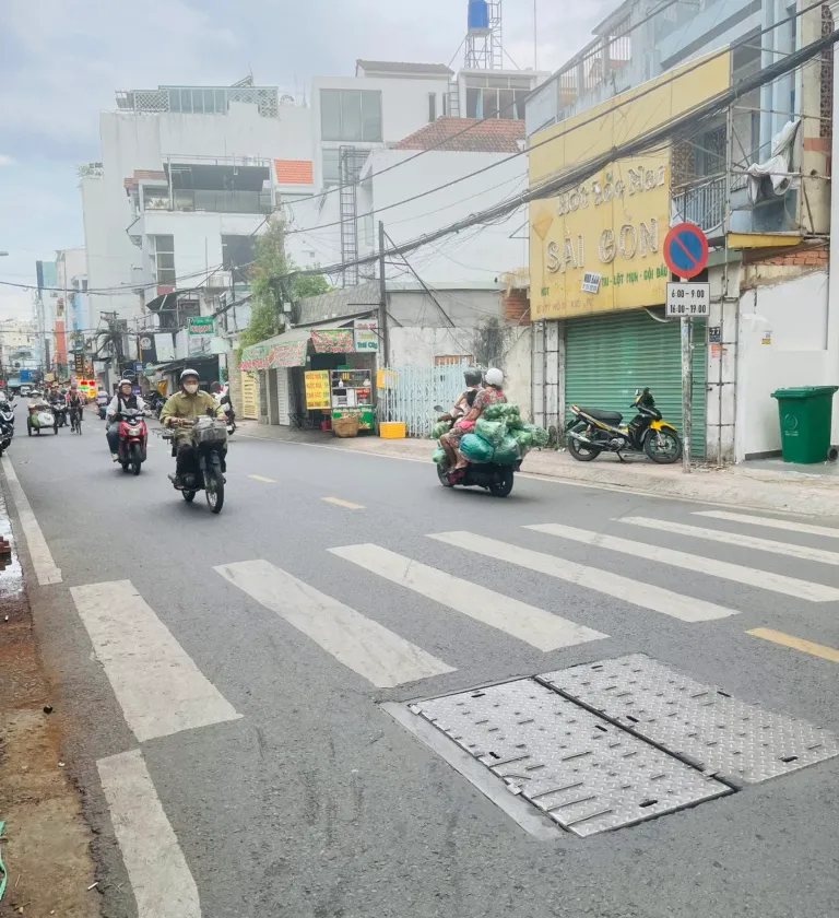 Nhà 4 tầng hẻm xe hơi, gần công viên Lê Thị Riêng Quận 10... Bán nhà riêng tại Hòa Hưng, Hồ Chí Minh 01