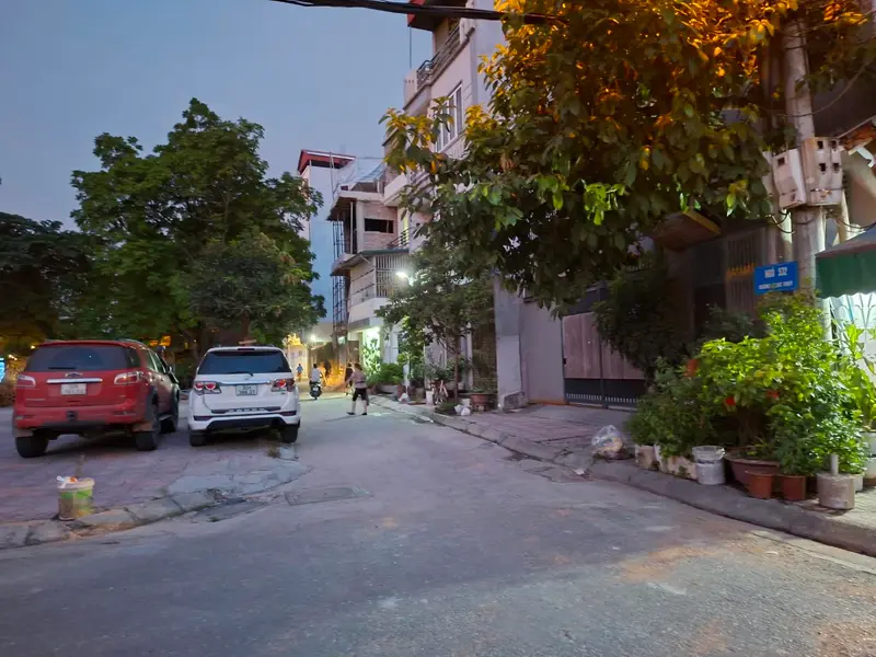 Cơ hội hiếm sở hữu đất đẹp mặt tiền rộng, xe 7 chỗ vào đất, gần hồ tại Ngọc Thụy giá tốt... Bán đất tại Bồ Đề, Hà Nội 01