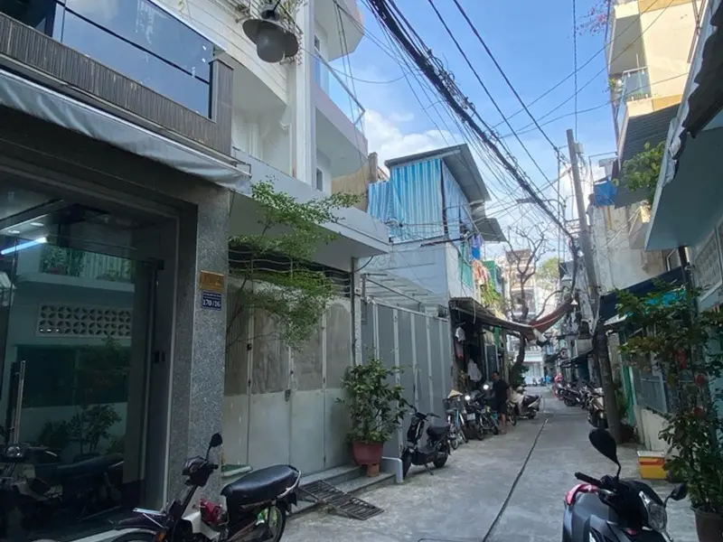 Nhà phố hiện đại 4PN tiện nghi ở Quận 11, hẻm xe hơi thông thoáng... Bán nhà riêng tại Phú Thọ, Hồ Chí Minh 01