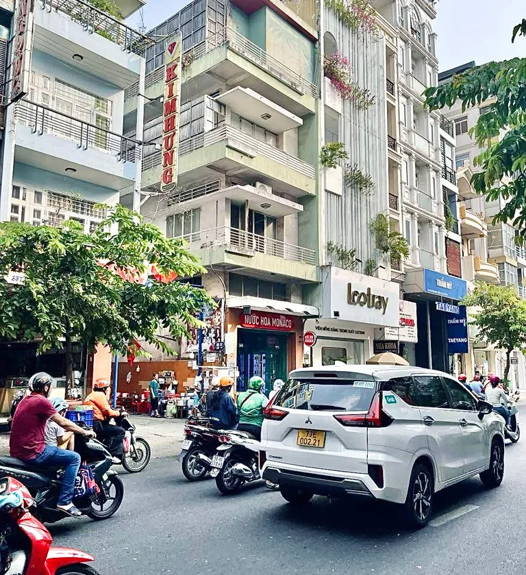 Cơ hội vàng sở hữu nhà hẻm xe tải trung tâm Quận 3 giá chỉ 10.9 tỷ... Bán owner_side tại Xuân Hòa, Hồ Chí Minh 01