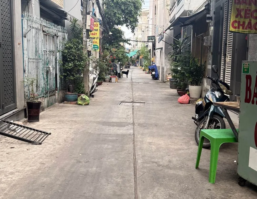 Nhà mới vô ở ngay, 40m2, hxh thông thoáng... Bán nhà riêng tại Bình Trị Đông, Hồ Chí Minh 01