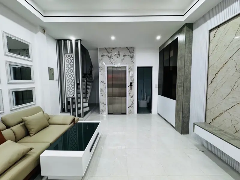 Bán nhà khu Lê Trọng Tấn | Lô góc mặt tiền rộng, 6 tầng thang máy mới đẹp, gần 35m2 chỉ tầm 9.x tỷ... Bán nhà riêng tại Định Công, Hà Nội 01