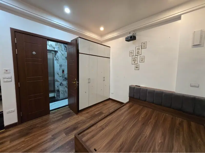 Ô TÔ 4 CHỖ ĐỖ SÁT CỔNG-7 TẦNG- THANG MÁY- XÂY MỚI-TÔN ĐỨC THẮNG-13.3 TỶ... Bán nhà riêng tại Văn Miếu - Quốc Tử Giám, Hà Nội 01