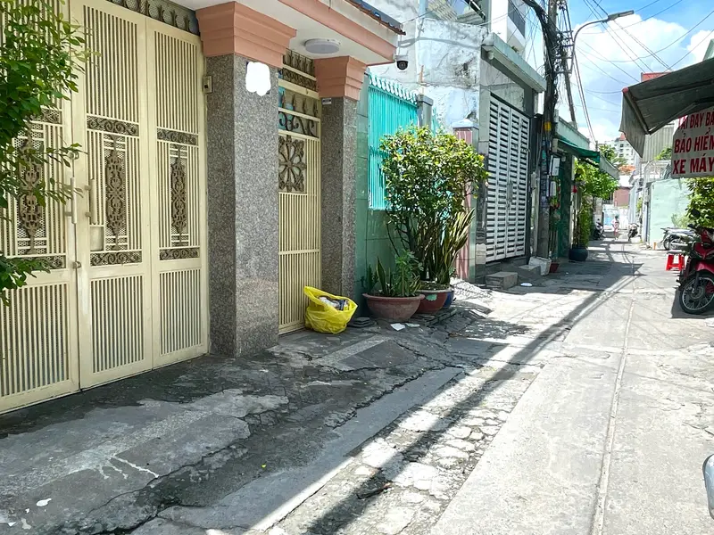 Ngay chợ Tân Hương /TÂN PHÚ - 72m2 - 2 tầng - 3PN - nhà có sân rộng đậu oto - DT 4x18 vuông vức đẹp... Bán nhà riêng tại Tân Sơn Nhì, Hồ Chí Minh 01