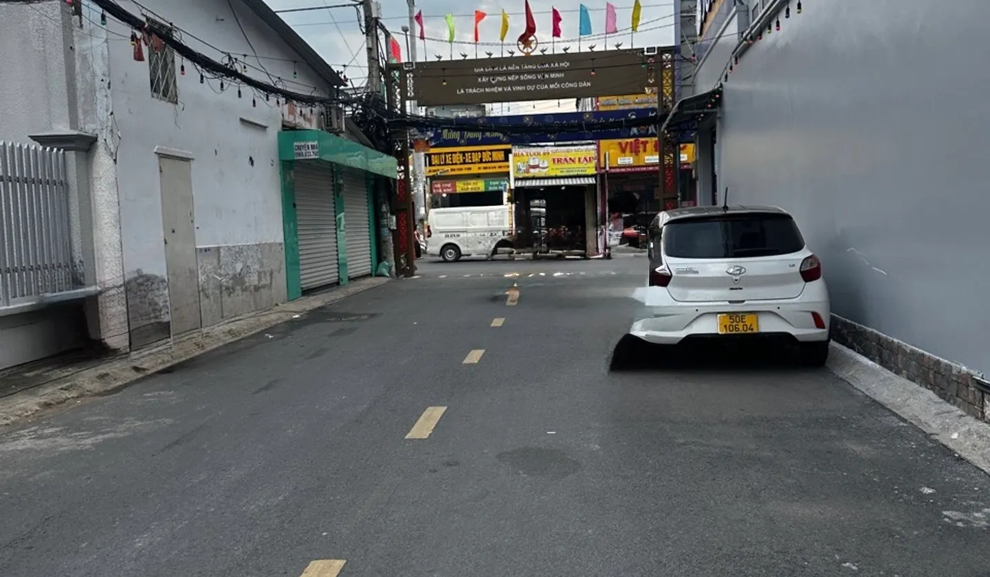 50 m Đất Hẻm xe hơi 6m _ Xây cao Có hơn 3 Tỷ... Bán đất tại Trung Mỹ Tây, Hồ Chí Minh 01