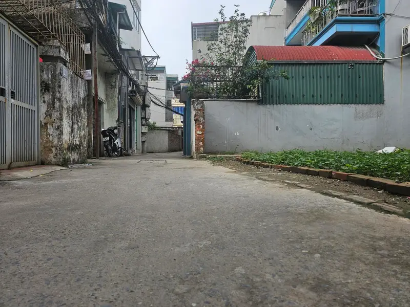 Bán đất LONG BIÊN lô góc diện tích 53m2. Đường thông ô tô, gần chợ cạnh trường học. Giá nhỉnh 3 tỷ... Bán đất tại Việt Hưng, Hà Nội 01