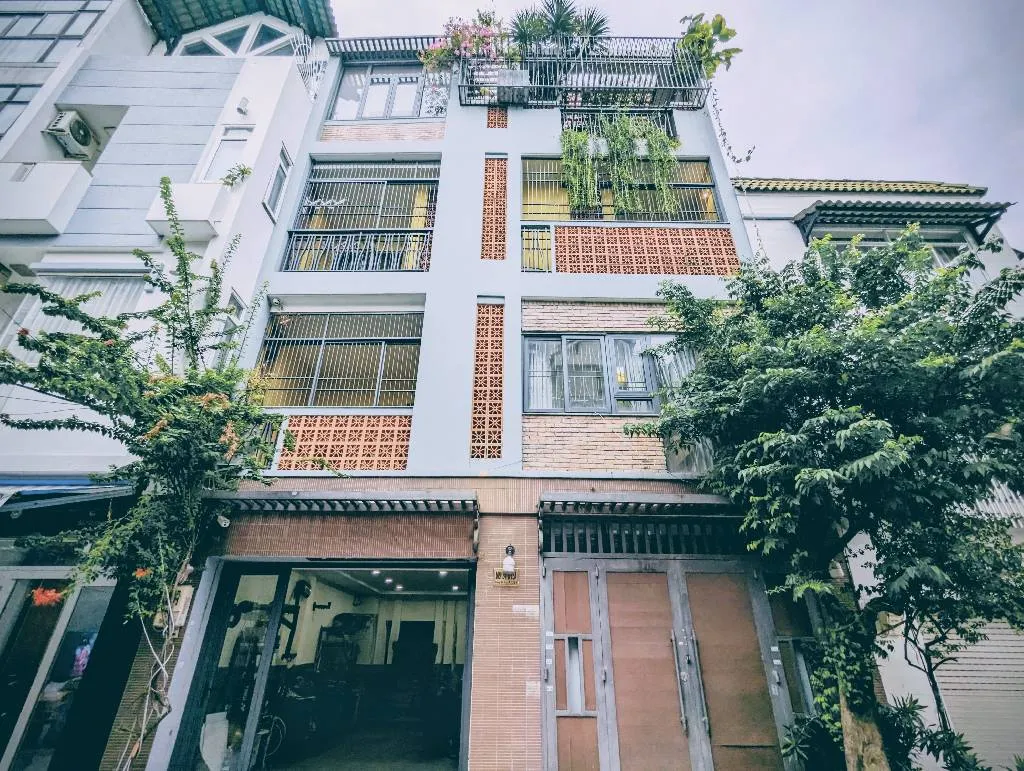 Nhà phố hiện đại 4 tầng sang trọng gần Quận 1... Bán nhà riêng tại Chánh Hưng, Hồ Chí Minh 01