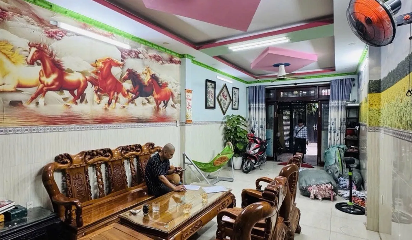Cơ hội sở hữu nhà 3 tầng kiên cố tại Bình Tân với dòng tiền cho thuê ổn định... Bán nhà riêng tại Bình Hưng Hòa, Hồ Chí Minh 01