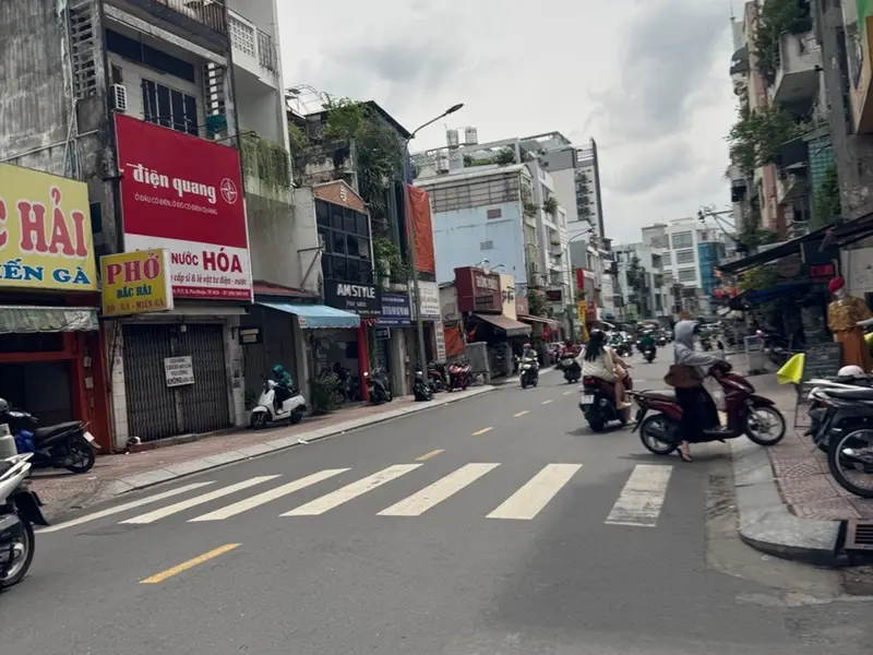 Nhà Phú Nhuận sát mặt tiền, rộng 6m, tiện nghi hiện đại... Bán nhà riêng tại Cầu Kiệu, Hồ Chí Minh 01