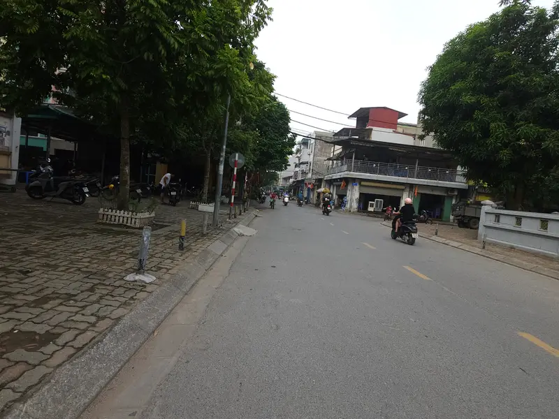 VŨ ĐỨC THẬN- HOA LÂM
E SĨ NHỜ BÁN 50M XÂY 3 TẦNG NHÚ 7Đ... Bán nhà riêng tại Việt Hưng, Hà Nội 01