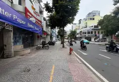 Nhà 3 lầu, 52m2, gần mặt tiền Đinh Tiên Hoàng, Q1. Khu vực trung tâm, KD buôn bán sầm uất... Bán nhà riêng tại Tân Định, Hồ Chí Minh 02