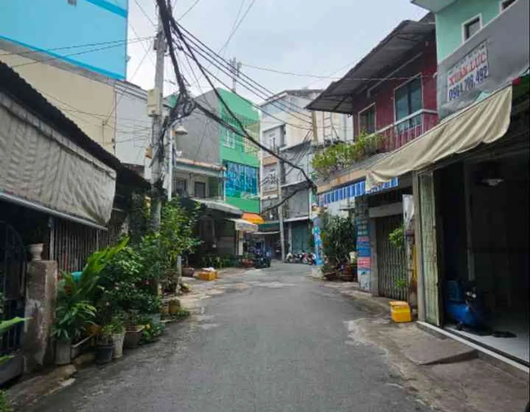 Bán nhà 2 tầng góc 2 mặt tiền tại Lạc Long Quân, Tây Hồ... Bán nhà riêng tại Bảy Hiền, Hồ Chí Minh 01