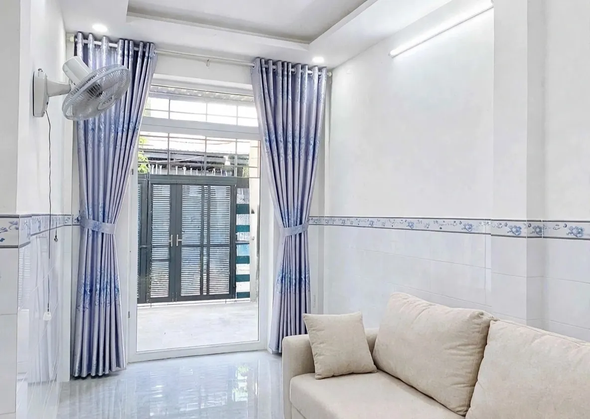 Gần Chợ Xóm Chiếu, 3 tầng, 36m2, nhà mua về ở ngay, trữ tiền, cho thuê dòng tiền tốt, chỉ 6 tỷ nhỉn... Bán nhà riêng tại Khánh Hội, Hồ Chí Minh 01