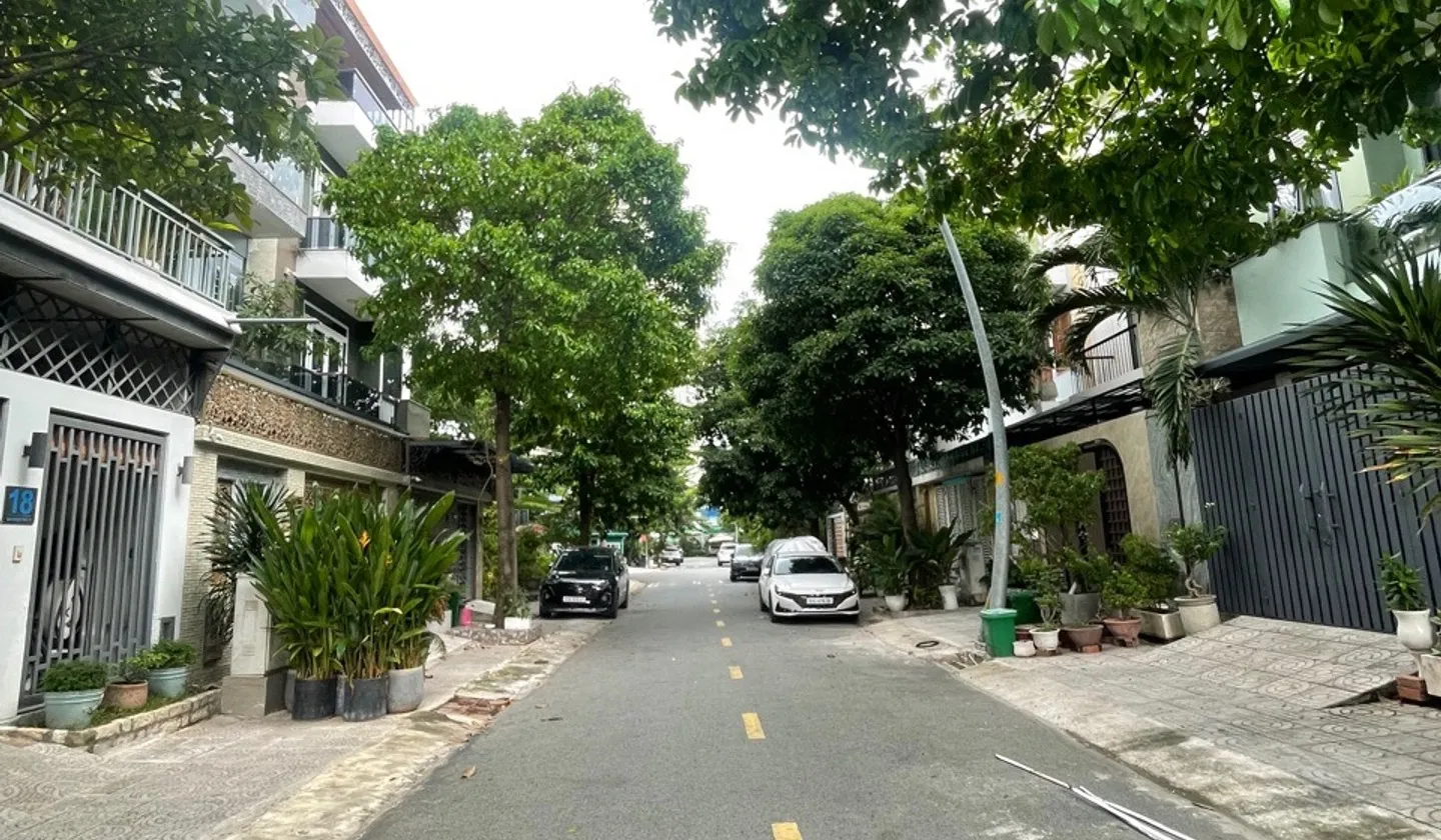 Bán nhà mặt phố Quận 7 - Nhà 4 tầng, 4 phòng ngủ, mặt tiền 5.8m giá 15.8 tỷ... Bán nhà mặt phố tại Phú Thuận, Hồ Chí Minh 01