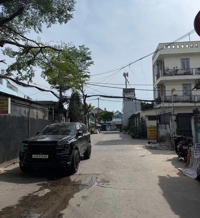 Nhà riêng mặt tiền rộng tại khu vực Huỳnh Thị Hai, tiện xây dựng mới... Bán nhà riêng tại Trung Mỹ Tây, Hồ Chí Minh 01