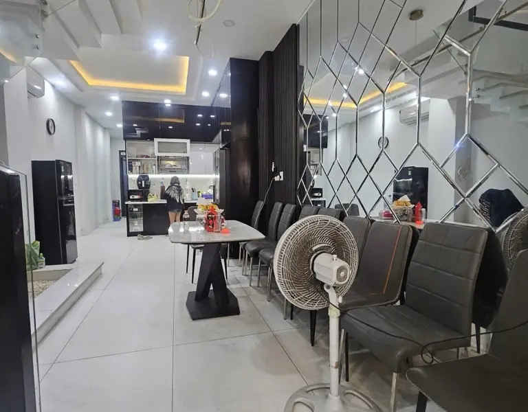 Siêu phẩm nhà phố Âu Cơ - Mới đẹp, nội thất cao cấp, ở ngay... Bán nhà riêng tại Bảy Hiền, Hồ Chí Minh 01