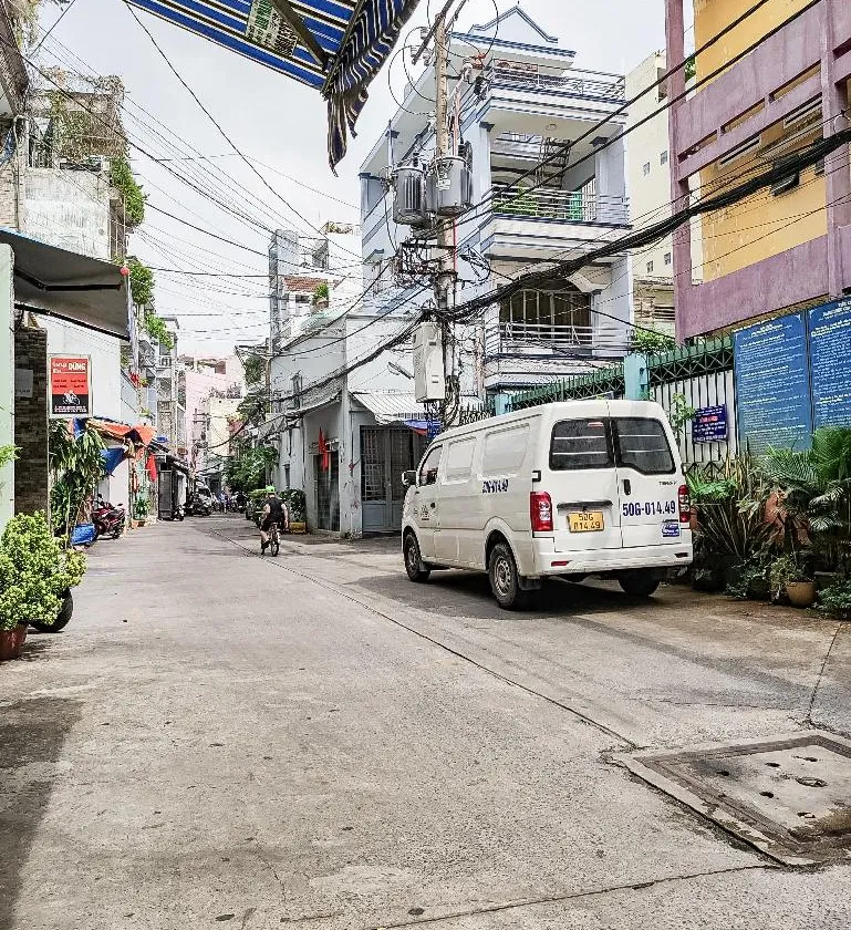 ĐỐI DIỆN CHỢ TÂN BÌNH - 2 TRƯỜNG HỌC TRƯỚC MẶT - VÀI BƯỚC CHẠM MT - HẺM TO VẬT VÃ - DT LỚN (105M)... Bán nhà riêng tại Bảy Hiền, Hồ Chí Minh 01