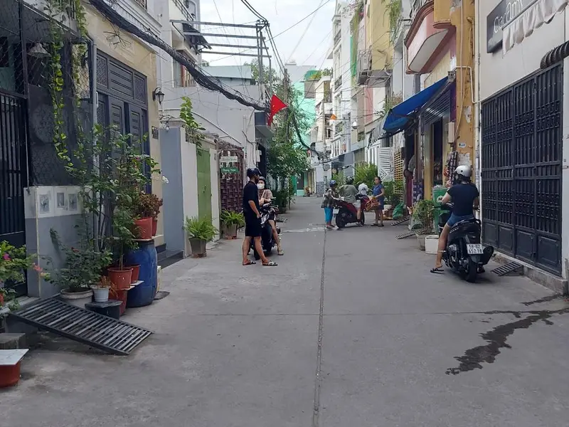 Nhà đẹp 4 tầng có thang máy gần trung tâm Quận 10... Bán nhà riêng tại Hòa Hưng, Hồ Chí Minh 01