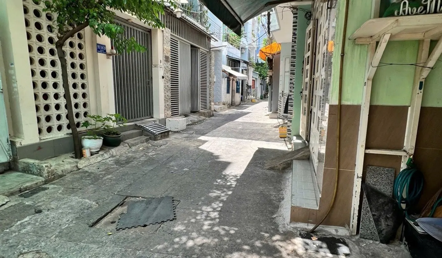 Nhà rộng 5m, hẻm ô tô, sẵn sàng ở ngay... Bán nhà riêng tại Tân Sơn Nhì, Hồ Chí Minh 01