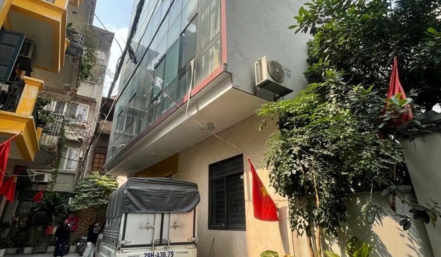 Bán văn phòng 5 tầng độc lập tại quận Long Biên với thang máy và ô tô vào nhà... Bán văn phòng tại Bồ Đề, Hà Nội 01