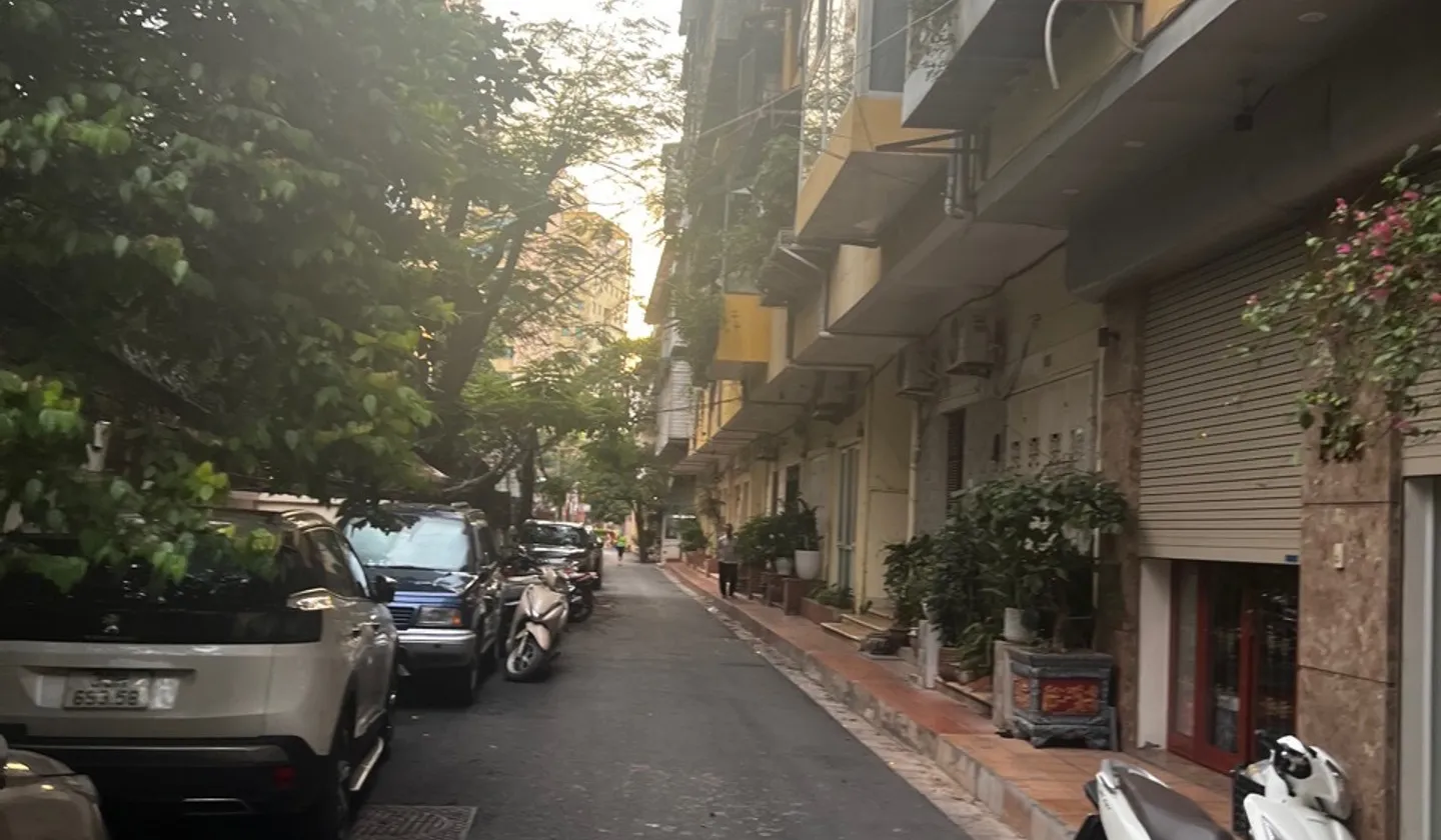 Nhà tập thể Láng Hạ, Đống đa, 58m2 , ô tô đỗ chân cầu thang... Bán căn hộ chung cư tại Đống Đa, Hà Nội 01