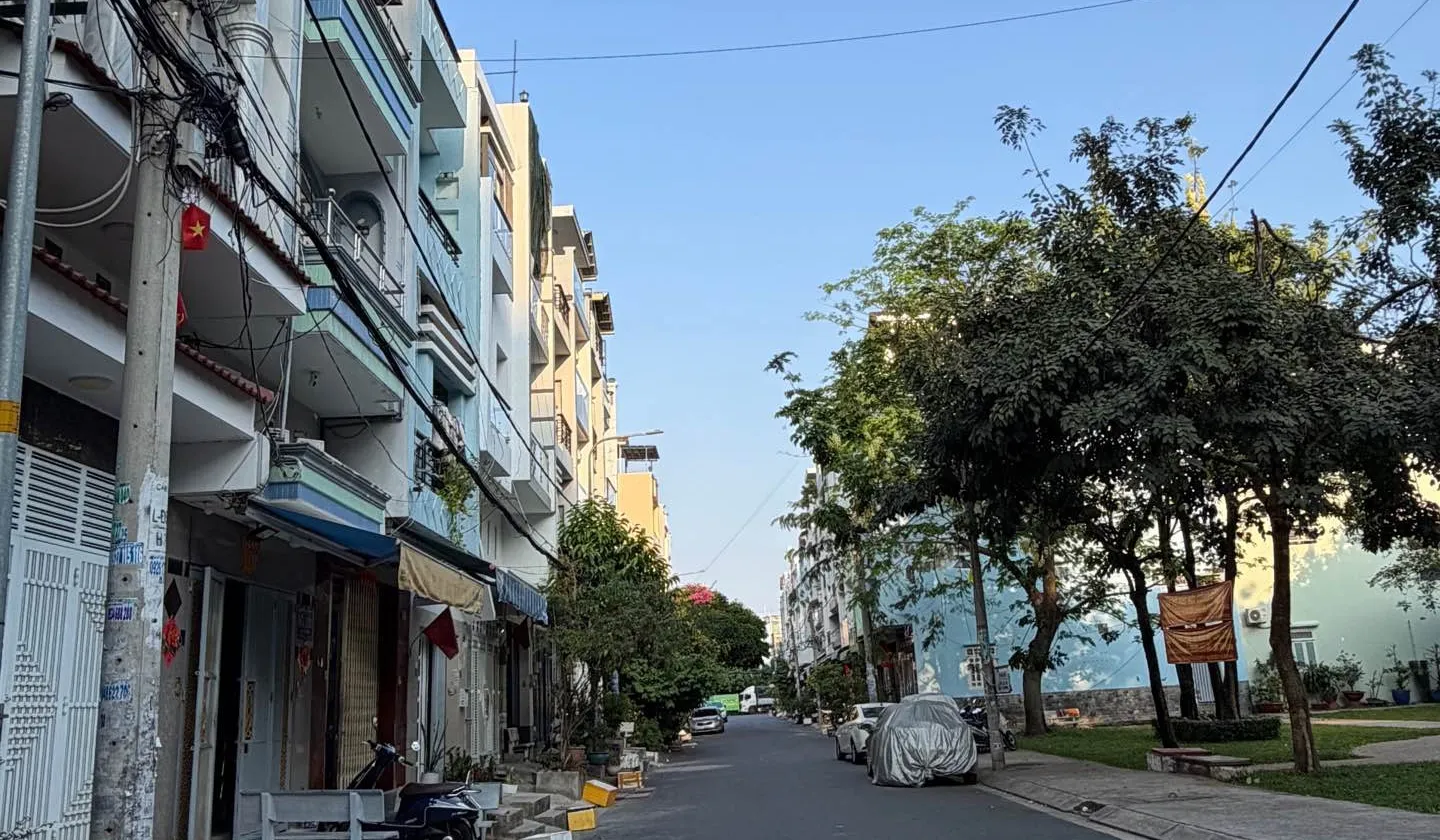 Bán nhà mặt phố quận 6, 64m2, 5 tầng, mặt tiền 4m, pháp lý chuẩn,view công viên ,rất thoáng mát.... Bán nhà mặt phố tại Bình Phú, Hồ Chí Minh 01