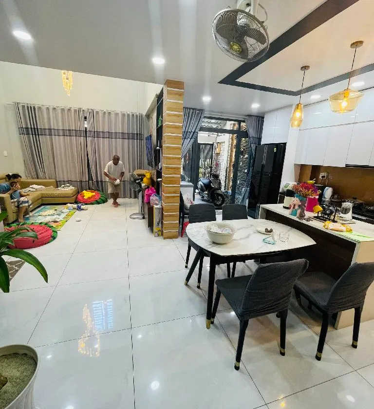 💰 8.2 TỶ | HUỲNH VĂN GẤM – TÂN PHÚ | GIẢM 200TR
🏡 68m² – ngang 7.4m | 4 tầng kiểu biệt thự mini |... Bán owner_side tại Tây Thạnh, Hồ Chí Minh 01