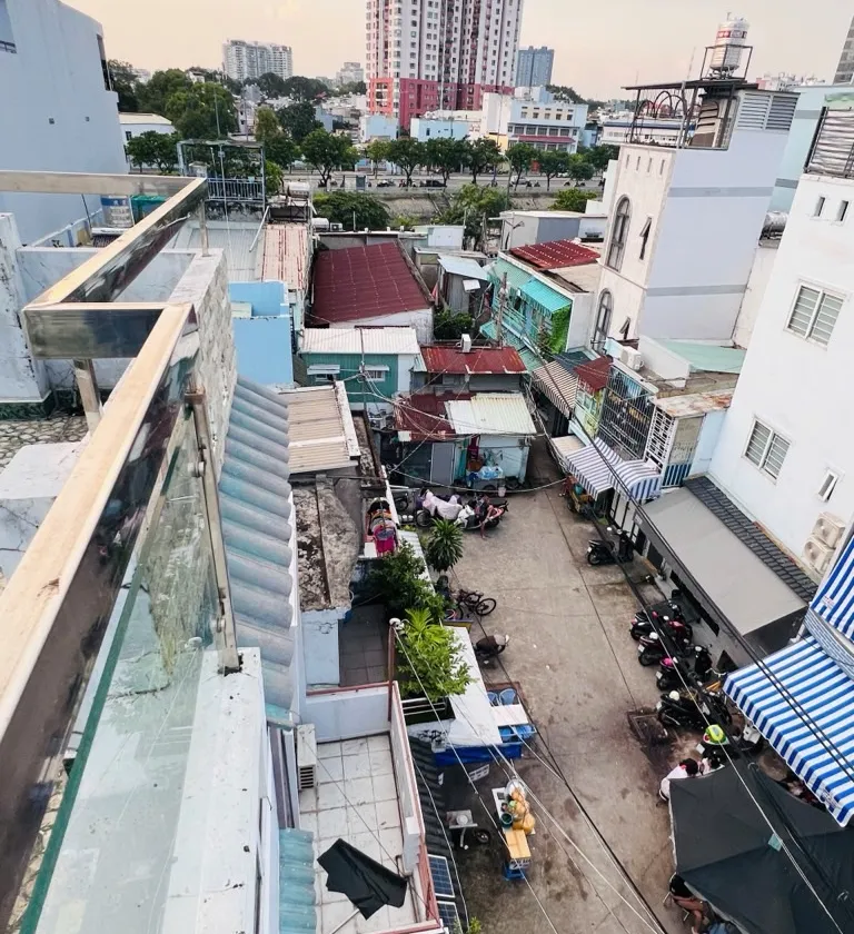 Cơ hội sở hữu nhà 3 tầng hiện đại tại Phường Chánh Hưng với giá cực tốt... Bán nhà riêng tại Chánh Hưng, Hồ Chí Minh 01