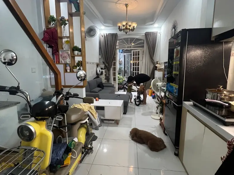 Nhà 2 phòng ngủ có ban công, hẻm xe ba gác quận Tân Bình... Bán nhà riêng tại Tân Sơn, Hồ Chí Minh 01